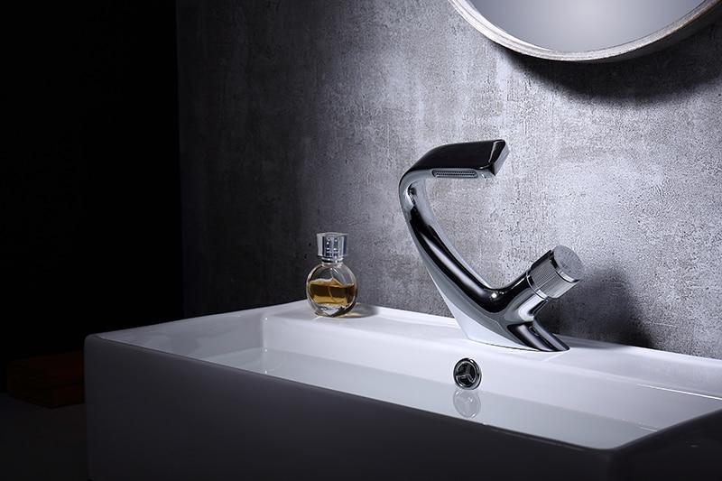 CascadeLux Moderne Badezimmerarmatur | Chrom Wasserfall-Wasserhahn | Solides Messing | Elegantes Design