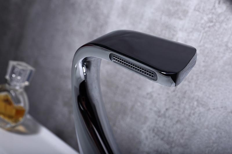 CascadeLux Moderne Badezimmerarmatur | Chrom Wasserfall-Wasserhahn | Solides Messing | Elegantes Design