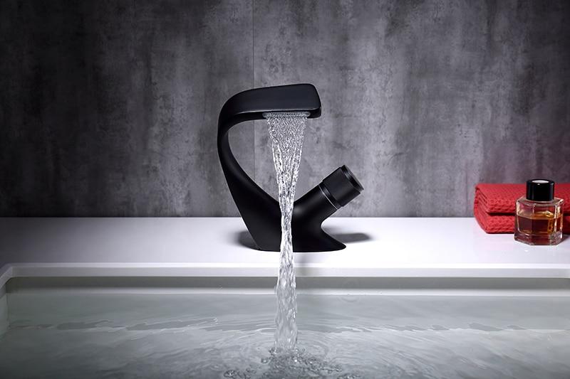 CascadeLux Moderne Badezimmerarmatur | Chrom Wasserfall-Wasserhahn | Solides Messing | Elegantes Design