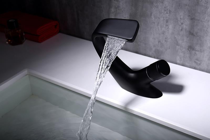 CascadeLux Moderne Badezimmerarmatur | Chrom Wasserfall-Wasserhahn | Solides Messing | Elegantes Design