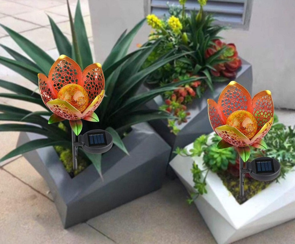 SolarBloom Gartenleuchte mit Blumenmuster | Solarbetriebene Wegleuchte | Außenbeleuchtung für Garten & Terrasse