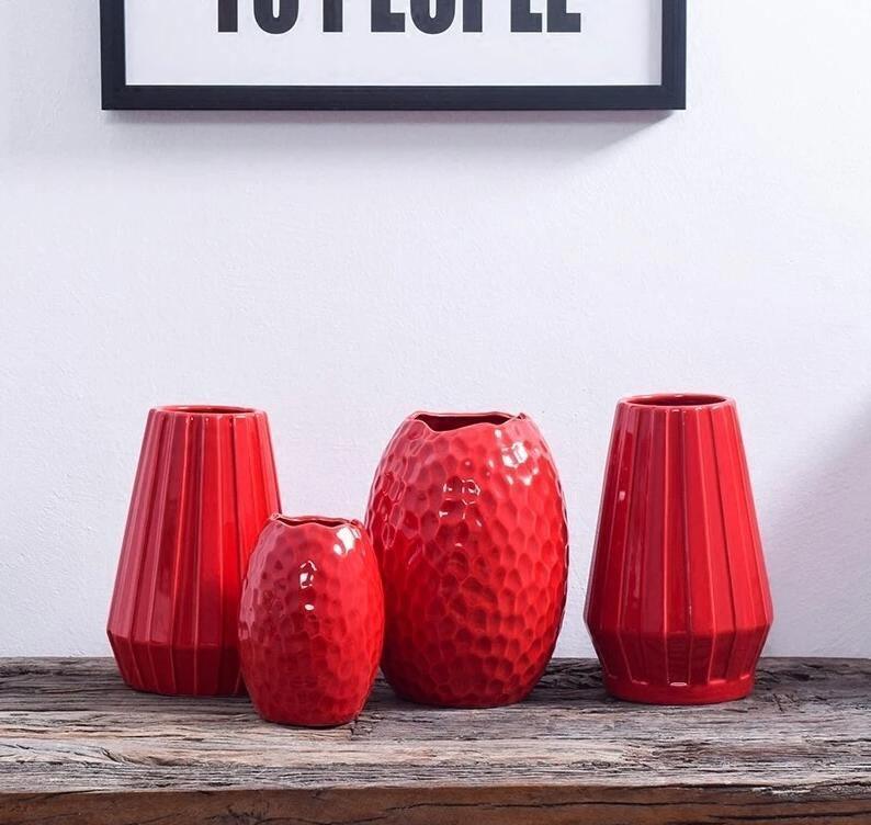 CrimsonFlow Geschwungene Rote Vase | Zeitloses Design | Dekoratives Highlight | Moderne Wohnkultur