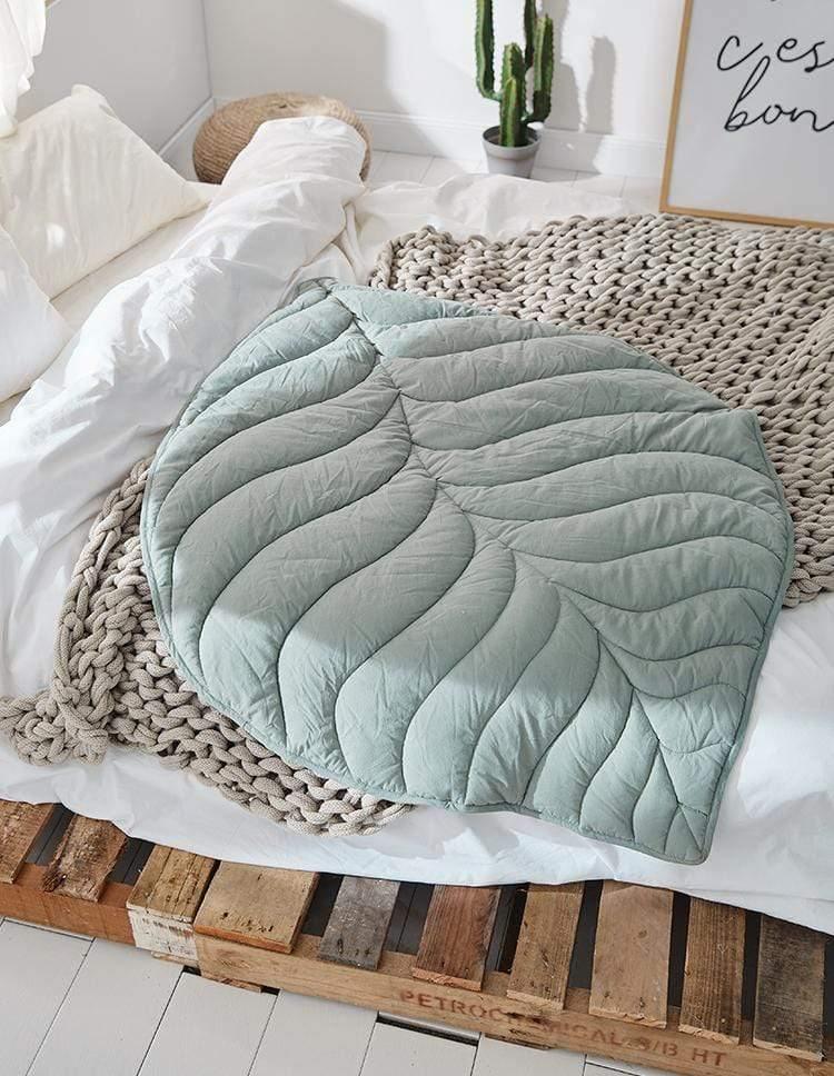 LeafNest Kuscheldecke im Blatt-Design | Weich & Vielseitig | Perfekt für Zuhause