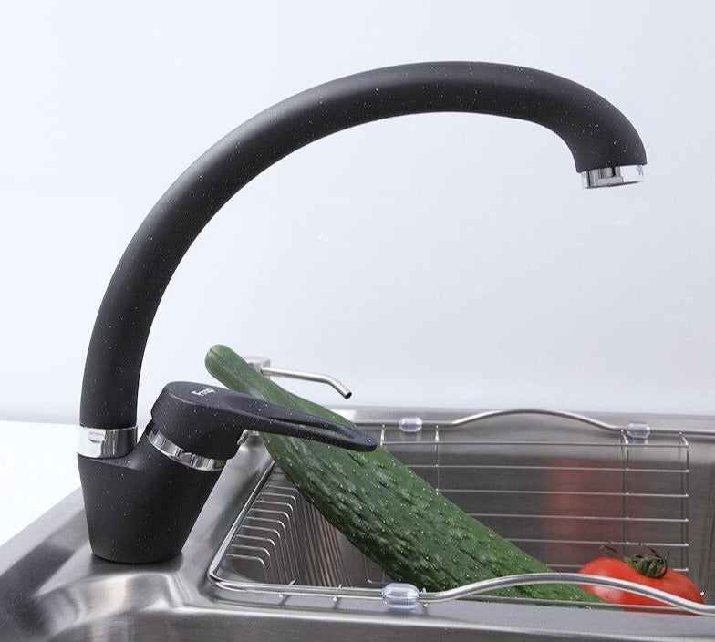 FlowNique Moderne Küchenarmatur | Zeitloses Design | Hochwertige Materialien | Flexibilität für Ihre Küche