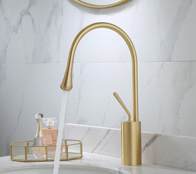 GoldenCrest Luxe - Messing Kran Wasserhahn | Luxuriöse Badarmatur | Zeitloses Design | Perfekte Ergänzung für Ihr Badezimmer