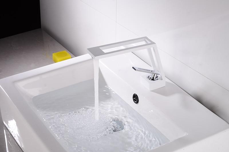 AquaVogue Moderner Badezimmer-Wasserhahn | Hohles Design | Elegant & Funktional | Einhebelmischer