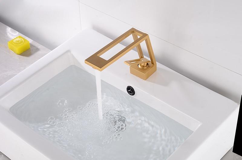AquaVogue Moderner Badezimmer-Wasserhahn | Hohles Design | Elegant & Funktional | Einhebelmischer