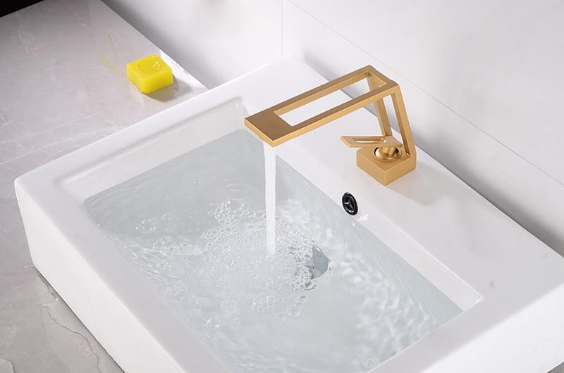 AquaVogue Moderner Badezimmer-Wasserhahn | Hohles Design | Elegant & Funktional | Einhebelmischer