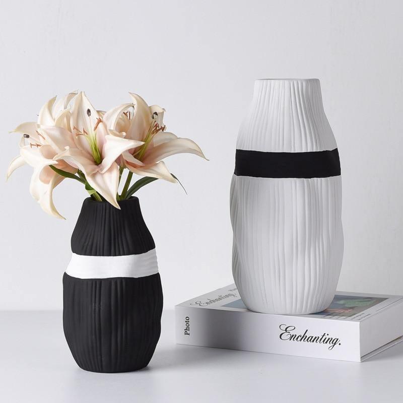 RibbonVase Strukturierte Keramikvase mit Kontrastband | Elegantes Design | Dekoration für Zuhause | Schwarz oder Weiß