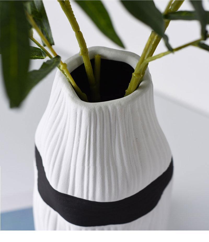 RibbonVase Strukturierte Keramikvase mit Kontrastband | Elegantes Design | Dekoration für Zuhause | Schwarz oder Weiß
