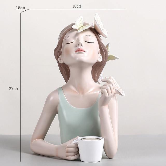 ButterflyAura Mädchenfigur Deko | Stilvolle Schmetterlings-Mädchen Ornamente | Vase & Tablett Design