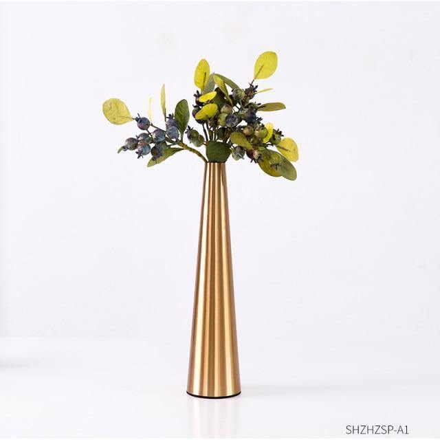 AurumVase Goldene Metall-Kegelvase | Modernes Design | Elegante Wohnakzente