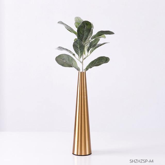 AurumVase Goldene Metall-Kegelvase | Modernes Design | Elegante Wohnakzente