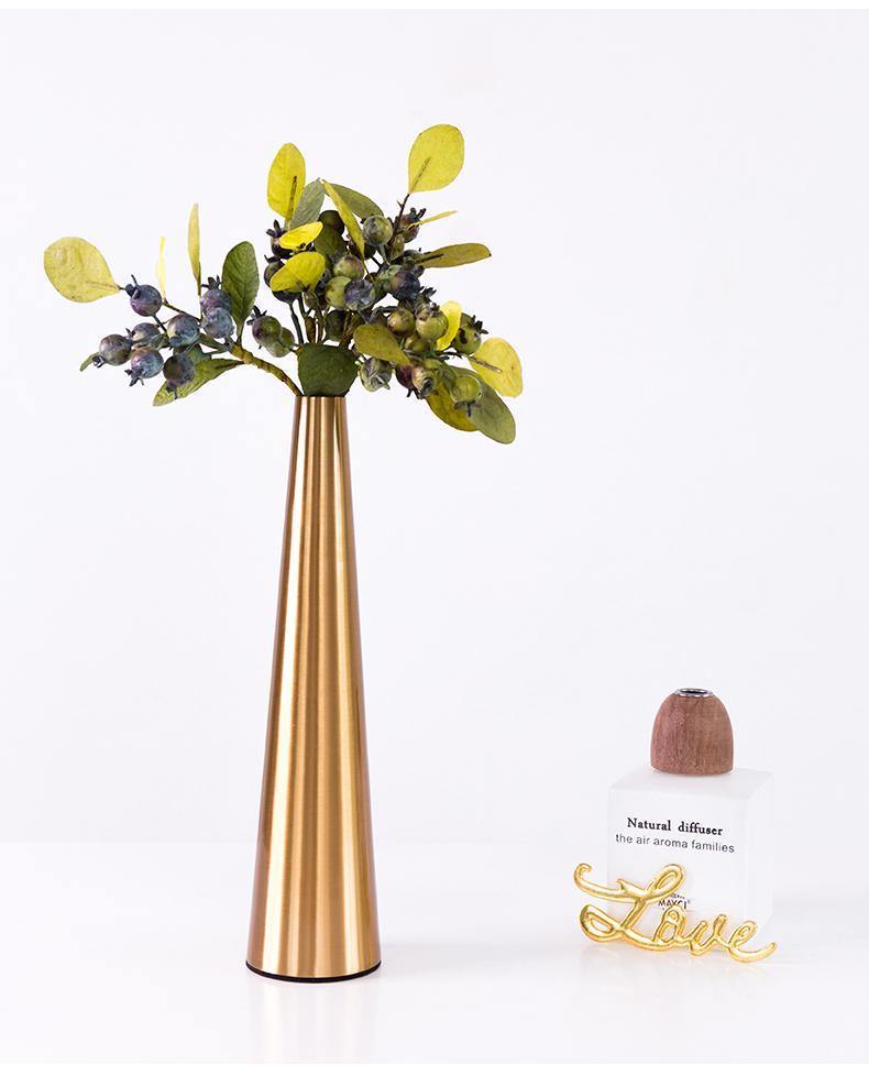 AurumVase Goldene Metall-Kegelvase | Modernes Design | Elegante Wohnakzente