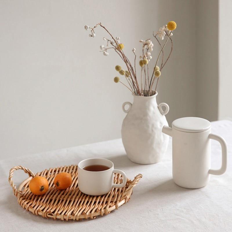 RattaServe Geflochtenes Rattan-Serviertablett | Natürliche Eleganz | Perfekt für Küche, Wohnzimmer & Dekoration