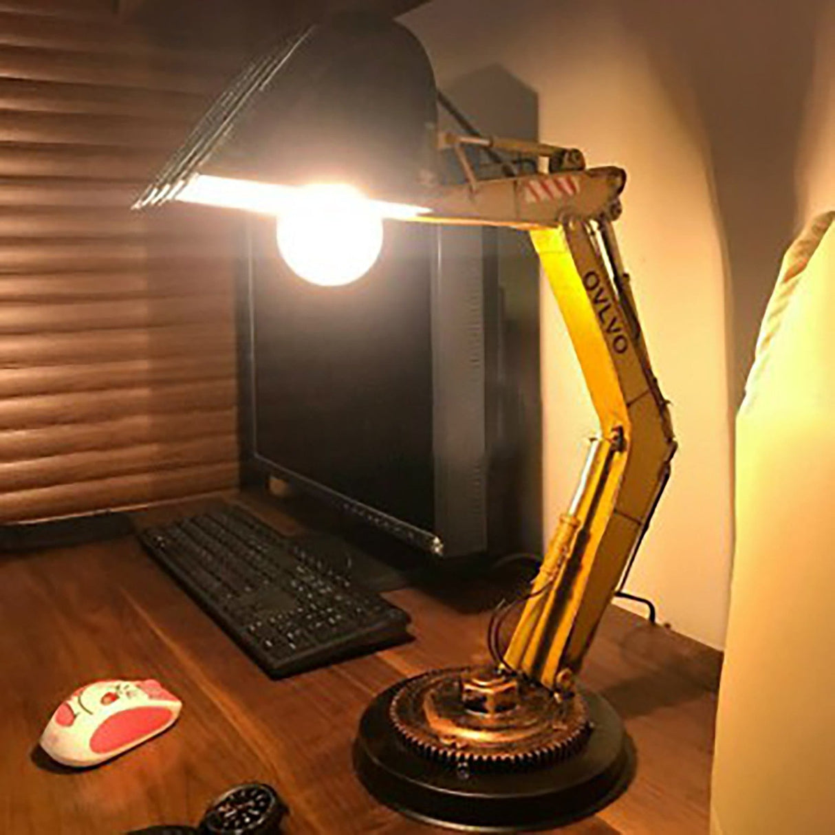 DiggerLite Einzigartige Bagger Tischlampe | Kreatives Design | LED Beleuchtung | Perfekte Deko für Zuhause