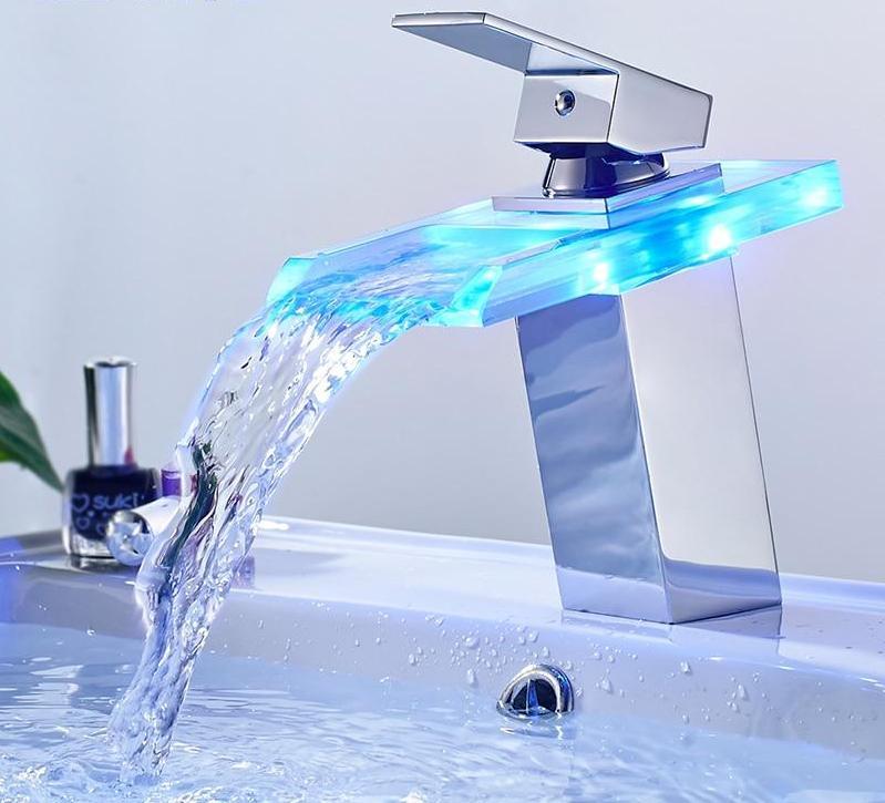 AquaNova LED Wasserhahn | Farbwechsel nach Wassertemperatur | Modernes Design | Langlebig & Sicher