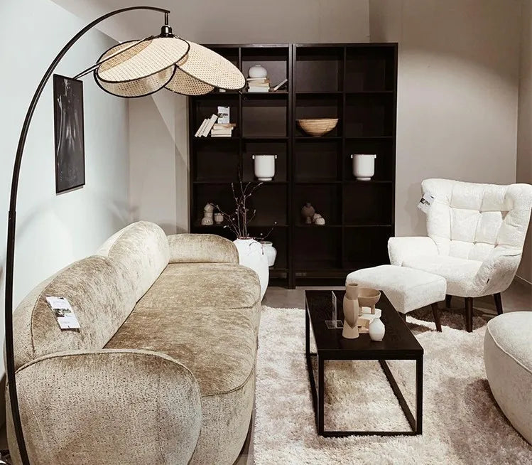 BaskLoom Rattan Wicker Stehlampe | Handgefertigtes Design | Natürliche Beleuchtung für Zuhause