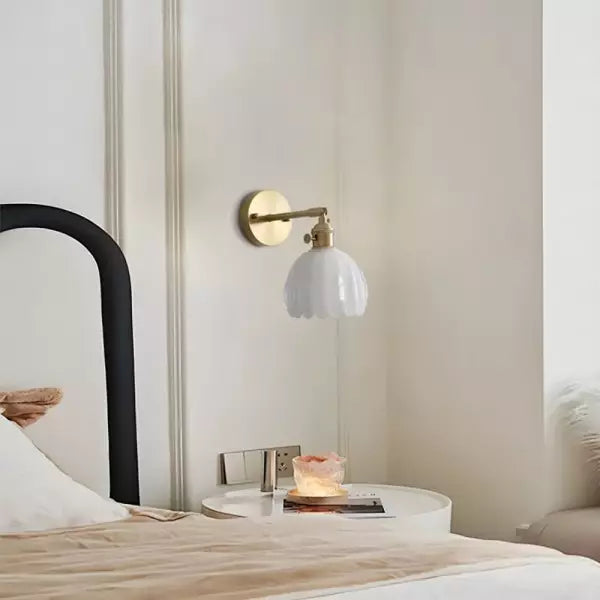 TulipGlow Wandlampe | Retro Design Blütenform | Glas & Metall | Dekorative Beleuchtung