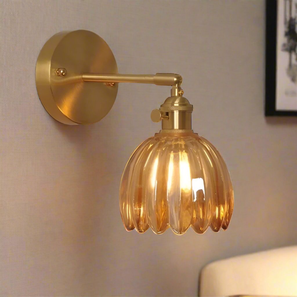 TulipGlow Wandlampe | Retro Design Blütenform | Glas & Metall | Dekorative Beleuchtung