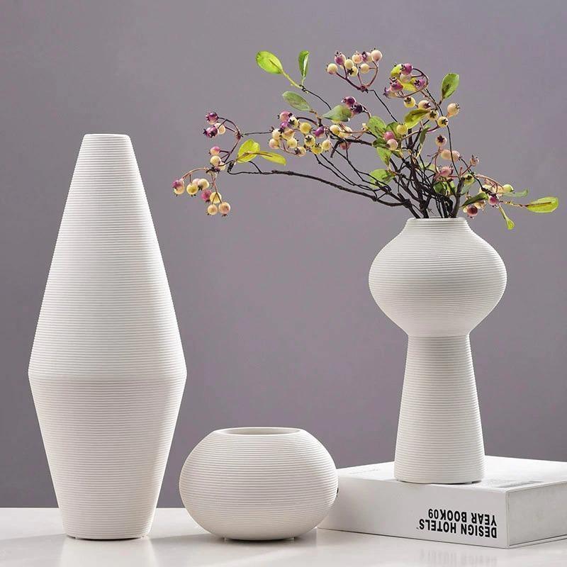 PureWhite Eleganz Vase | Minimalistisches Design | Handgefertigte Weiße Keramikvase | Deko für Zuhause