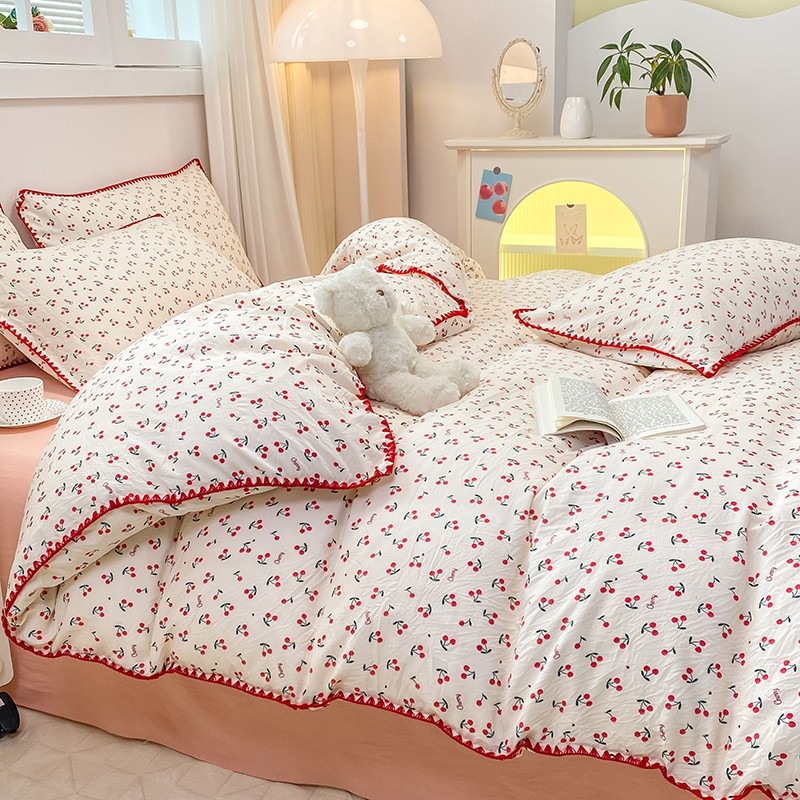CherryLuxe Bettwäsche Set | Gestickte Kirschen | Weiche Baumwolle & Elegante Optik