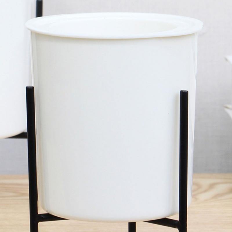 AquaBloom Selbstbewässernder Blumentopf mit Metallständer | Stilvolle Pflanzenpflege | Moderne Wohnkultur