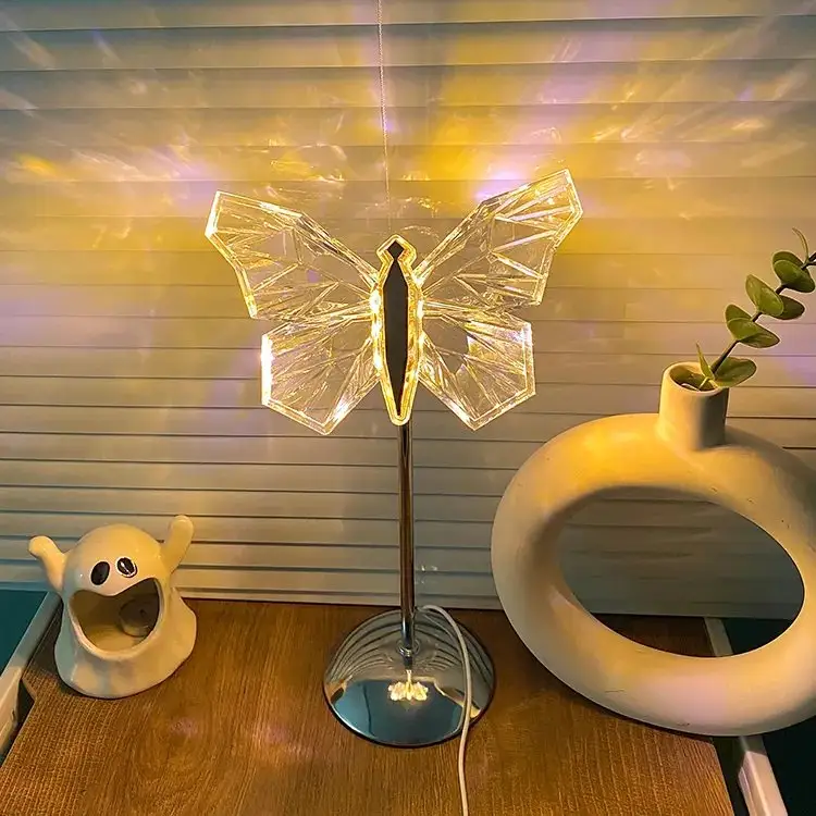 GlowFly Schmetterling Kristall Tischlampe | Elegantes Design | LED-Stimmungslicht