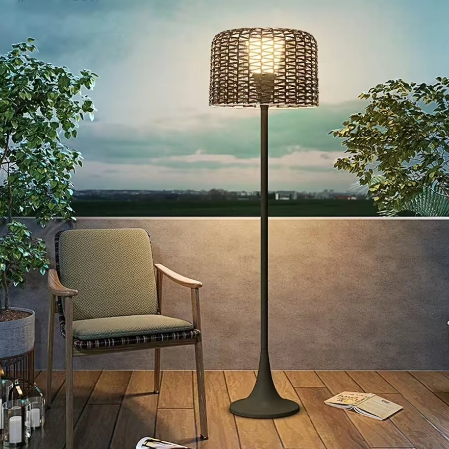 SolLoom Geflochtene Solar Stehlampe | Nachhaltige LED Gartenleuchte | Wetterfeste Bodenlampe