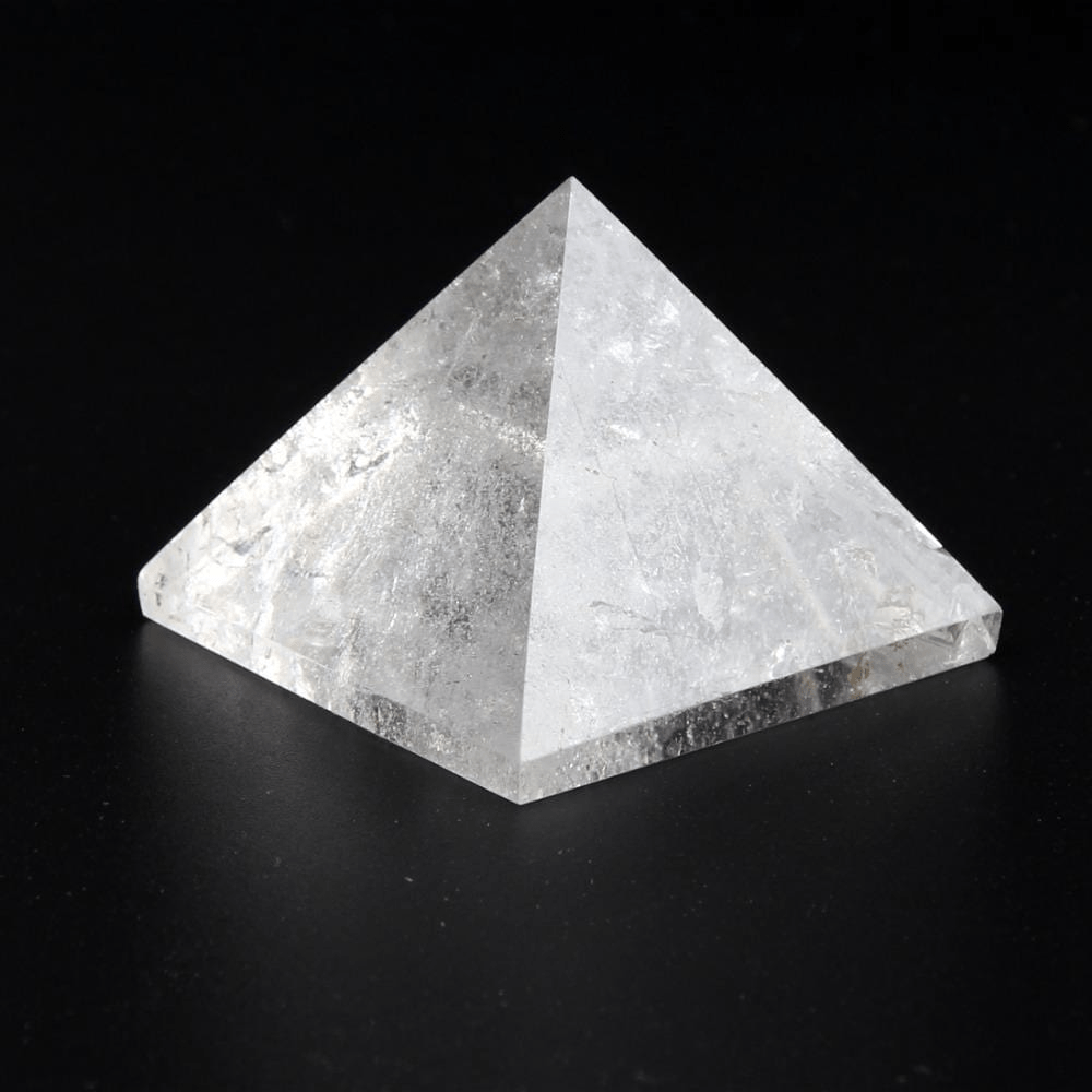 CrystalForge Geschnitzte Kristallpyramide | Spirituelle Deko | Handgefertigt & Energetisierend | Einzigartiges Design