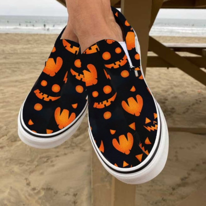 SkullStride Canvas Slipper mit Totenkopf-Print | Lässige Freizeitschuhe | Komfort & Stil für jeden Tag