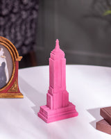 Velureon Empire State Building Skulptur | Samtoberfläche | Dekorative Statue | Rosa Deko-Highlight