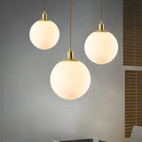 Orbilia Minimalistische Pendelleuchte | Weiße Kugel | Skandinavisches Design | Moderne Beleuchtung für Wohnräume
