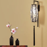 SinoGlow Wandlampe | Chinesisches Vintage-Design | Stofflaterne mit Quasten | 1-Licht