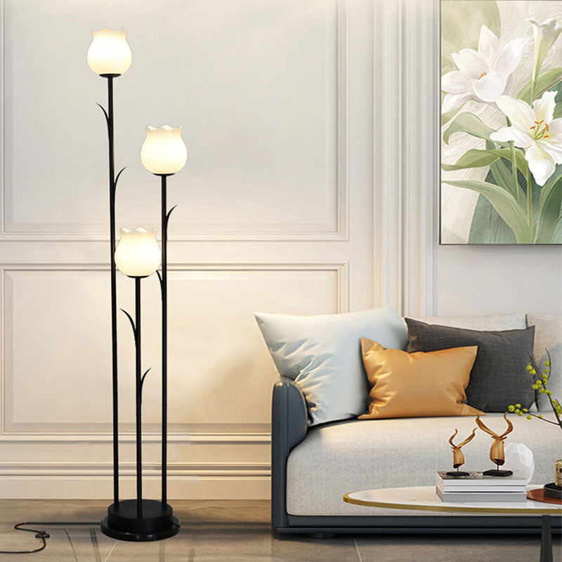 Fiorenza Stehlampe | Skandinavisches Design | Zylindrische Blütenform | 3-flammige Beleuchtung für Wohnzimmer