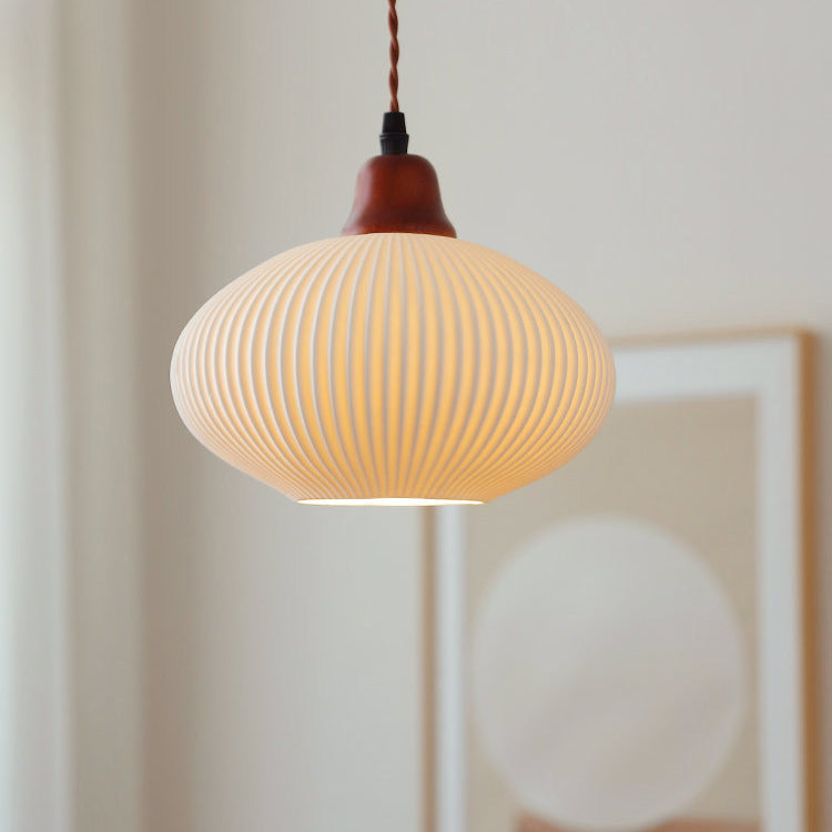 KyotoSphere Japanische Vintage Pendelleuchte | Gefaltete Keramik | Runde Holzkuppel | 1-flammig | Dekoratives Licht
