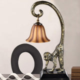 MonkeyLume Vintage Tischlampe | Kreatives Harz-Design | Kegelförmiger Glasschirm | 1-Licht Deko Lampe