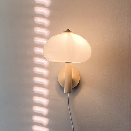 LumiMushroom Nordic Vintage Wandleuchte | Milchglas-Kuppel | Pilz-Design | 1-flammig | Dekorative Beleuchtung