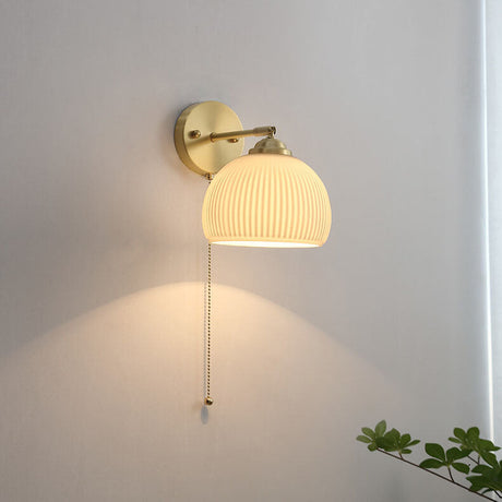 ScandiLume Nordic Wandleuchte mit Zugschalter | Milchglas & Messing Design | Strahlendes Stimmungslicht für Ihr Zuhause