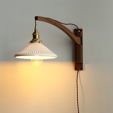 LumiFold Nordic Design Wandlampe | Milchweißes Glas | Holzdesign | Verstellbar | Stilvoll für Zuhause