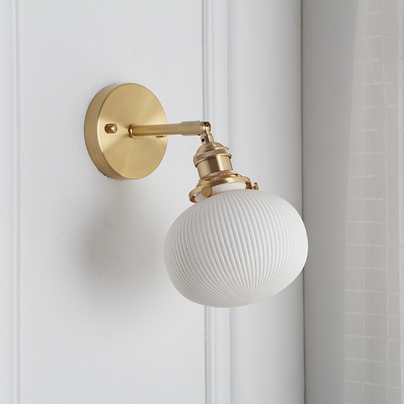 BrassGlow Japanische Retro Wandleuchte | Minimalistisches Design | Zylinder Oval | Messing & Lucite | 1-flammig