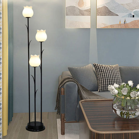 Fiorenza Stehlampe | Skandinavisches Design | Zylindrische Blütenform | 3-flammige Beleuchtung für Wohnzimmer