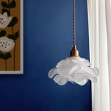 LumaBloom Französische Vintage LED Pendelleuchte | Blütenförmiges Glasdesign | 1-Licht | Elegante Beleuchtung