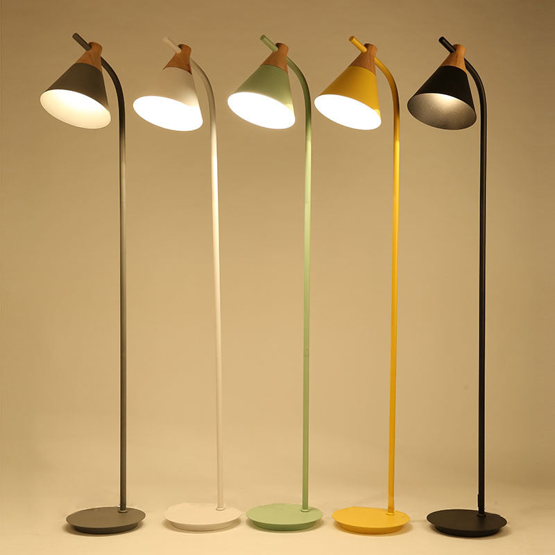 LuxiCone Nordic Macaron Stehlampe | Konischer Lampenschirm | 1 Licht | Kreatives Design | Stehende Bodenleuchte