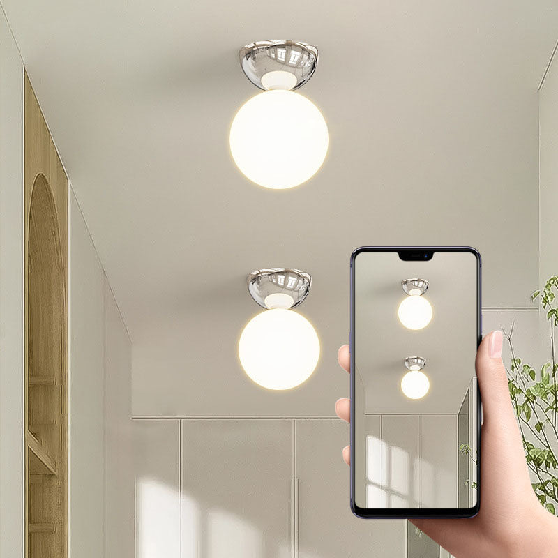 Spherelia Skandinavische Deckenleuchte mit Kugelglas | 1-Licht Design | Semi-Flush Montage | Perfekt für Flur & Wohnräume