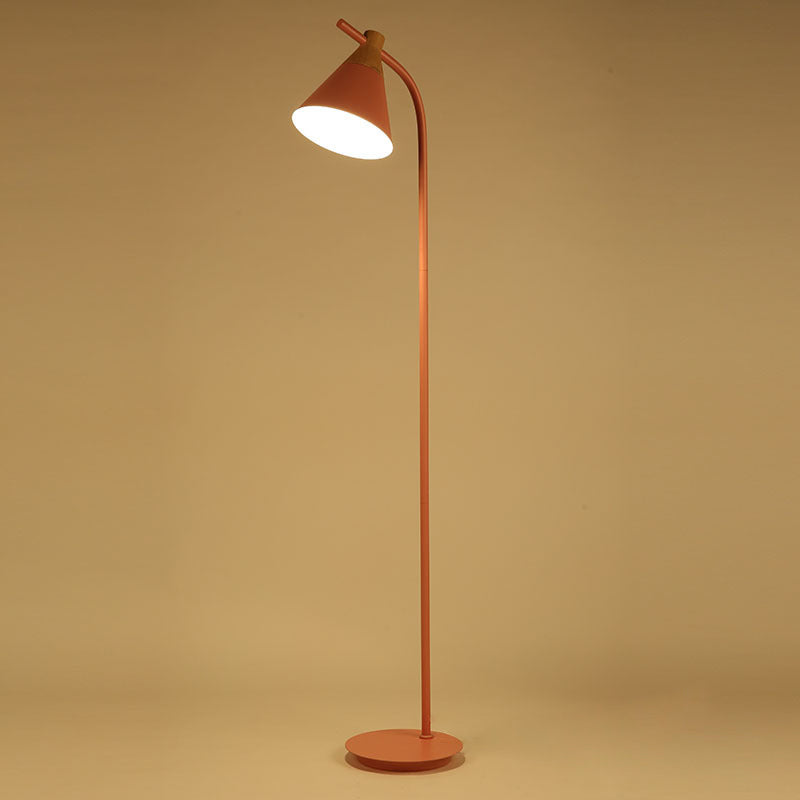 LuxiCone Nordic Macaron Stehlampe | Konischer Lampenschirm | 1 Licht | Kreatives Design | Stehende Bodenleuchte
