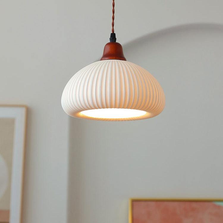 KyotoSphere Japanische Vintage Pendelleuchte | Gefaltete Keramik | Runde Holzkuppel | 1-flammig | Dekoratives Licht