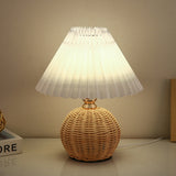 RattaLume Nordic LED Tischlampe | Geflochtenes Rattan & Faltstoffschirm | Stimmungslicht | Deko fürs Schlafzimmer