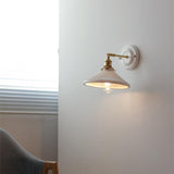 LumiZen Vintage Japanische Keramik & Messing Wandlampe | 1-Licht | Klassisches Design | Wohnzimmer Deko | Elegante Beleuchtung