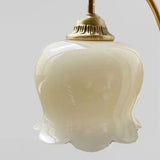 FloraCrest Vintage Wandleuchte | Cremefarbener Blütenschirm | Resin & Metall | Elegantes Wanddesign